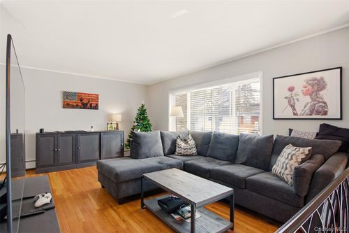 26 Clarendon St, Dix Hills, NY, 11746-6930 | Card Image