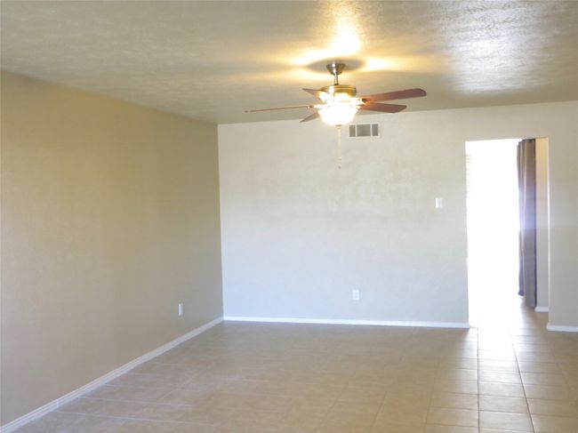 2300 Living room #1 | Image 18
