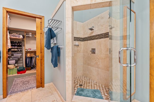 32-Bathroom | Image 29