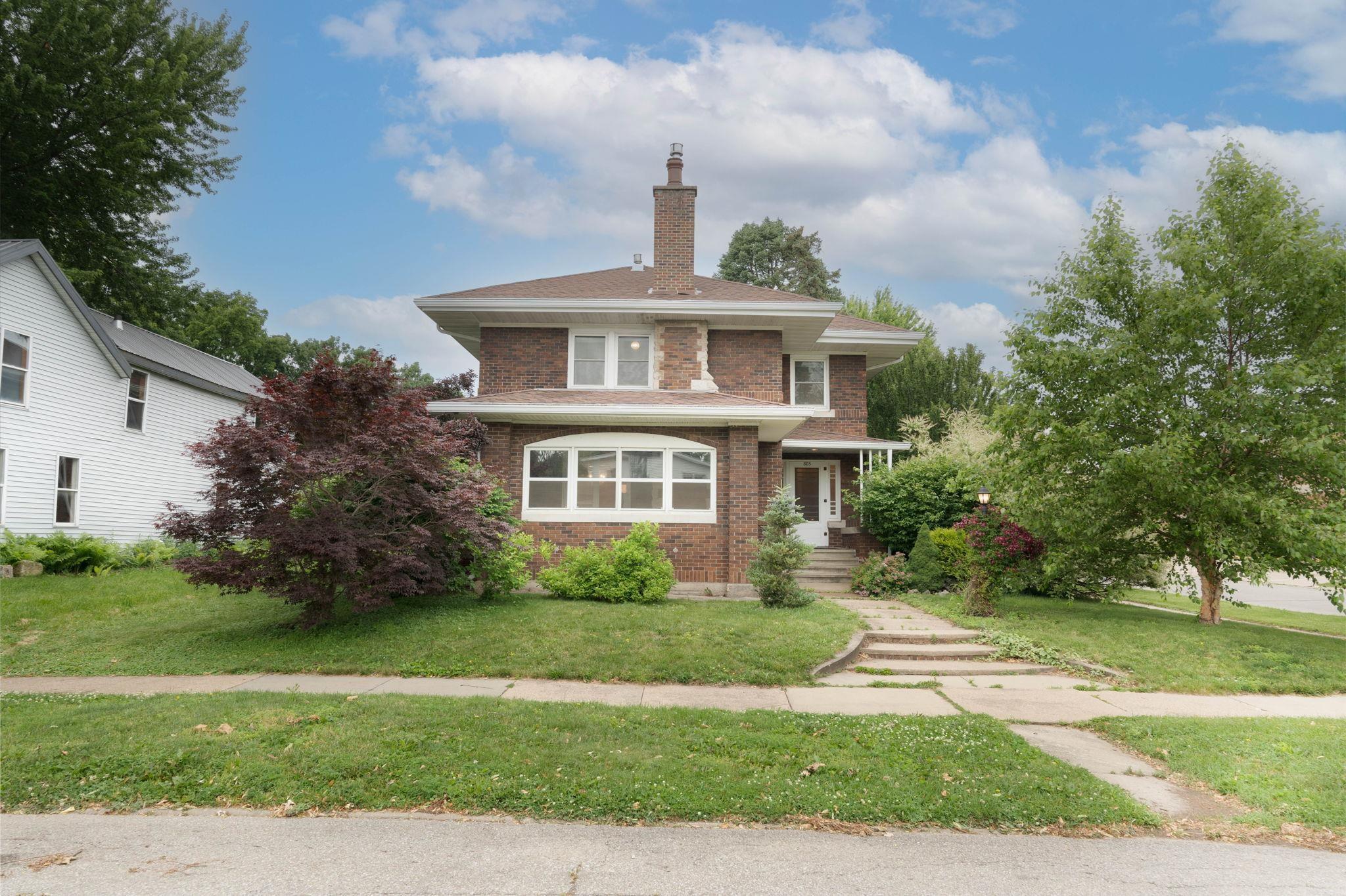 Clay St, Cedar Falls, IA 50613