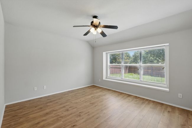 Unfurnished room with wood finished floors and ceiling fan | Image 17