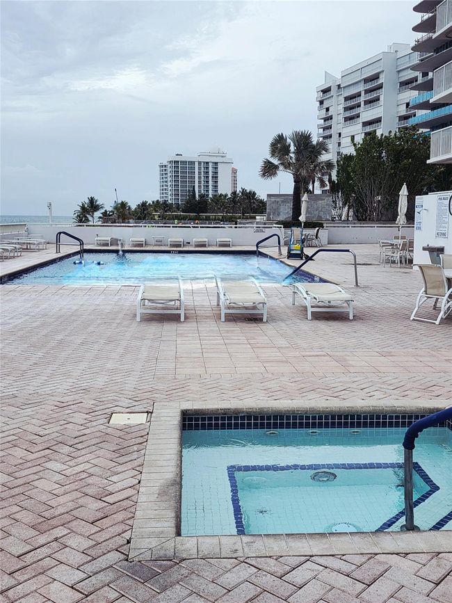 Heated pool & hot tub | Image 30