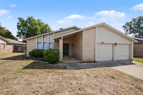 3208 Sapphire St, Bedford, TX, 76021-3804 | Card Image