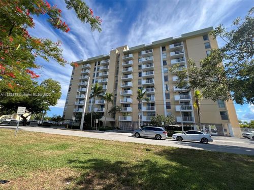 apt-905-2000 Ne 135th St, North Miami, FL, 33181-2164 | Card Image