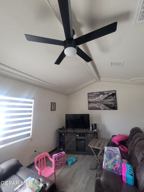 11531 Ernest Rd, Socorro, TX, 79927-3214 | Card Image