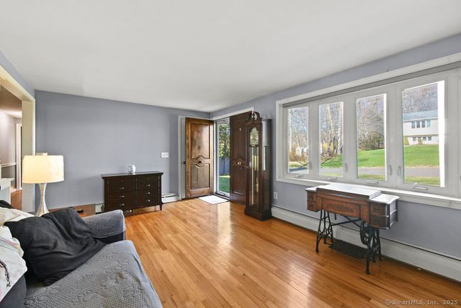 20 Sims Rd, House other with 3 bedrooms, 2 bathrooms and 4 parking in Bristol CT | Image 13