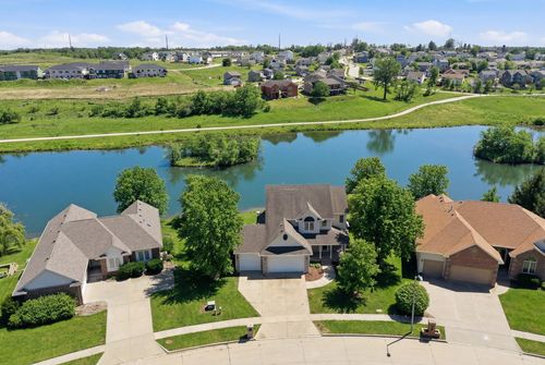 2729 Shoreview Cir, Des Moines, IA, 50320-6509 | Card Image