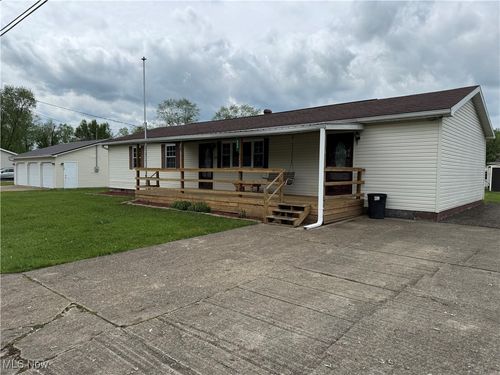 402 Washington Dr, Mineral Wells, WV, 26150-7611 | Card Image