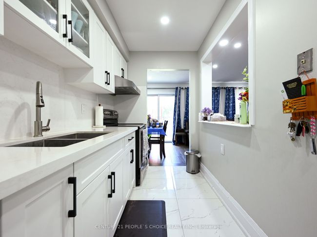 22 Gilgorm Rd, Condo with 3 bedrooms, 3 bathrooms and 1 parking in Brampton ON | Image 17