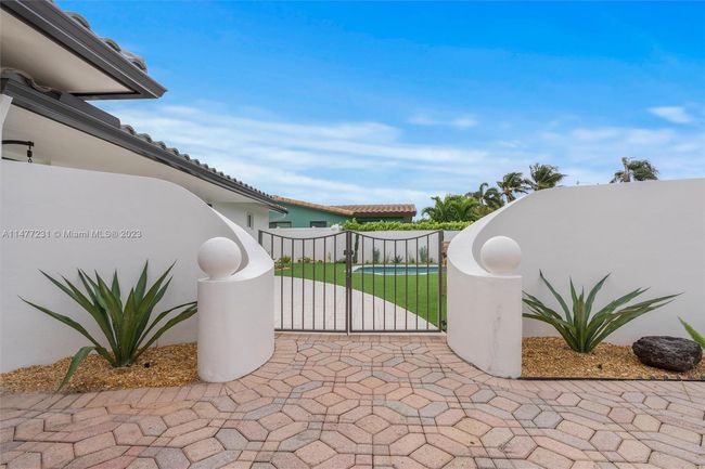 5900 Ne 21 St Ave, House other with 4 bedrooms, 3 bathrooms and null parking in Fort Lauderdale FL | Image 9