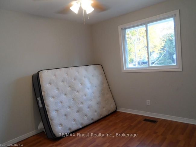 694 Aylmer Cres, House other with 3 bedrooms, 2 bathrooms and 2 parking in Kingston ON | Image 17