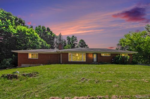 1131 Lake Lane Dr, White Lake, MI, 48386-1715 | Card Image
