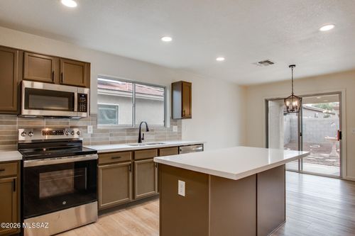 9410 E Grapevine Spring Place, Tucson, AZ, 85710 | Card Image