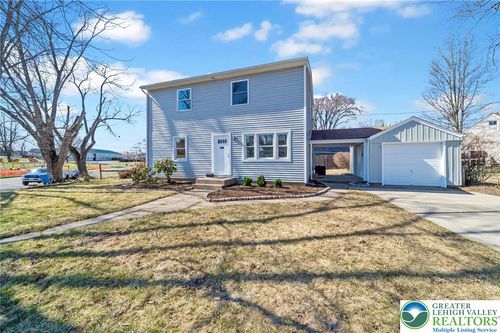 325 E Saucon St, Hellertown, PA, 18055-1845 | Card Image