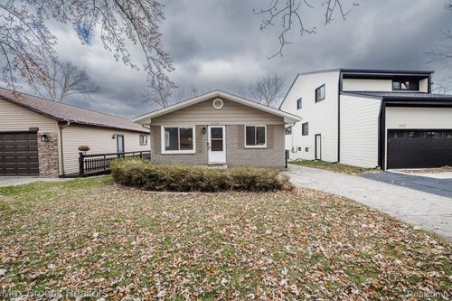 5528 Sunnycrest Dr, West Bloomfield, MI, 48323-3864 | Card Image