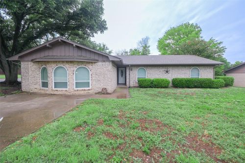9708 Westpark Dr, Benbrook, TX, 76126-3141 | Card Image