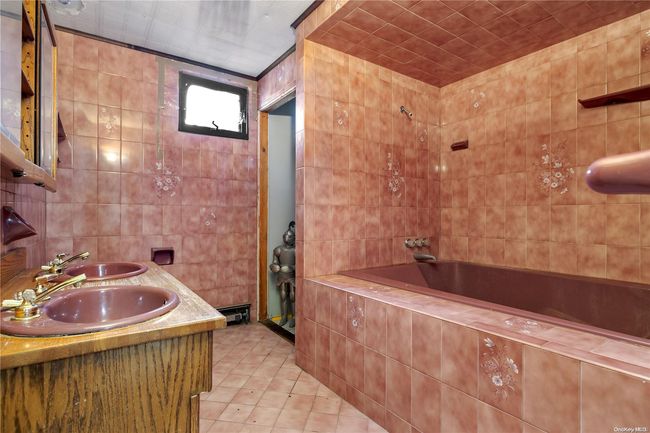 131 Middle Island Blvd, House other with 3 bedrooms, 3 bathrooms and null parking in Middle Island NY | Image 11
