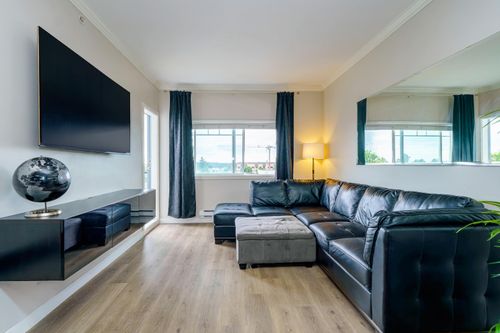 401-22363 Selkirk Ave, Maple Ridge, BC, V2X2X6 | Card Image