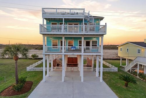 13102 John Reynolds Rd, Galveston, TX, 77554-9717 | Card Image