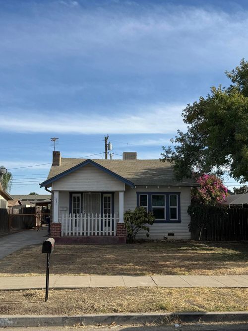 631 E Ventura Ave, Tulare, CA, 93274-5522 | Card Image