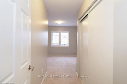 74 Glenvista Dr, Kitchener, ON, N2R0E3 | Card Image