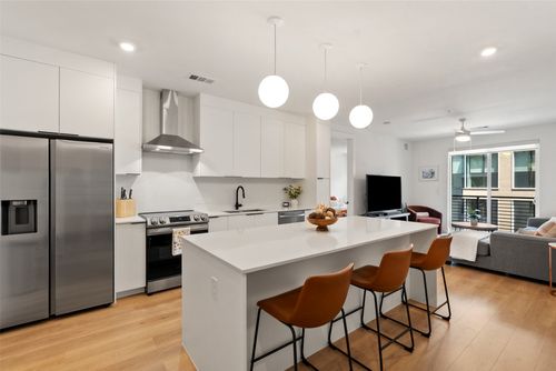 unit-305-1701 Simond Ave, Austin, TX, 78723-4776 | Card Image