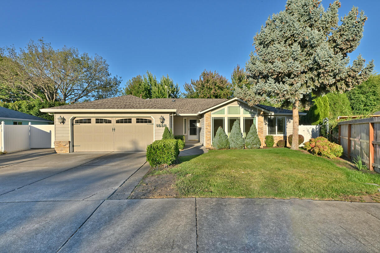 Cascadia Cir, Medford, OR 97504