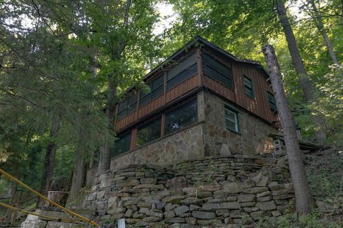 1035 Oral Lake Rd, Bridgeport, WV, 26330-9332 | Card Image