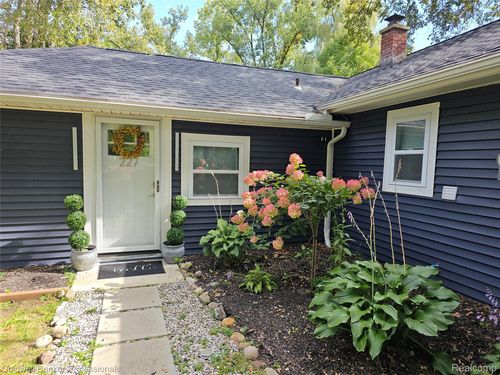 227 Bramble Brae St, White Lake, MI, 48386-3004 | Card Image