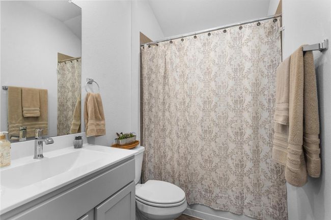 Secondary Full Bathroom | Image 26