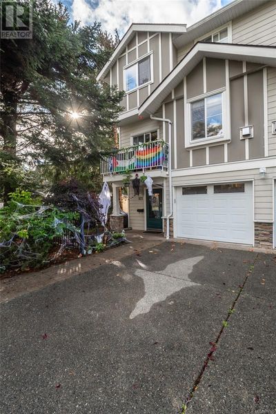 921 Scotia St, Townhouse with 4 bedrooms, 3 bathrooms and 2 parking in Victoria BC | Image 2