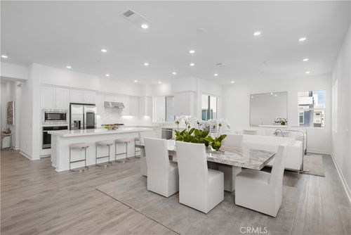 101-27225 Cranmore Way, Valencia, CA, 91381-2420 | Card Image