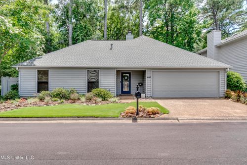 232 Waterwood Dr, Brandon, MS, 39047-6528 | Card Image
