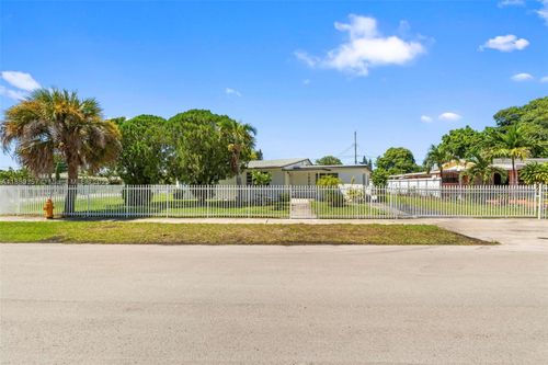 18800 Nw 39th Ct, Miami Gardens, FL, 33055-2724 | Card Image