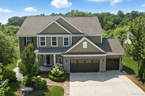 2066 Findley Cir, Lake Orion, MI, 48360-1253 | Card Image