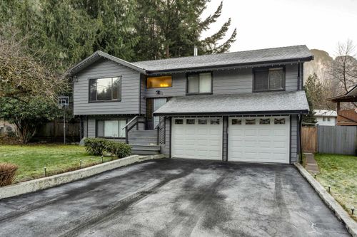 38276 Myrtlewood Cres, Squamish, BC, V8B0W4 | Card Image