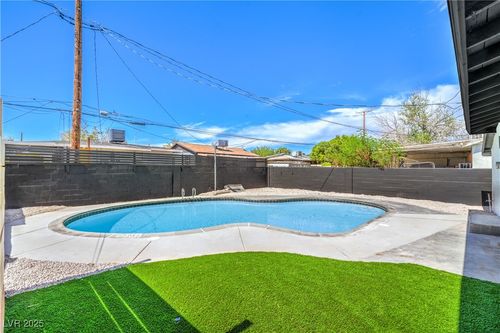 121 N 20th St, Las Vegas, NV, 89101-4455 | Card Image