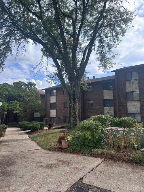 452 Grand Ave, Cincinnati, OH, 45205-2840 | Card Image