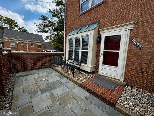 a-2518 Fairfax Dr, ARLINGTON, VA, 22201-2853 | Card Image