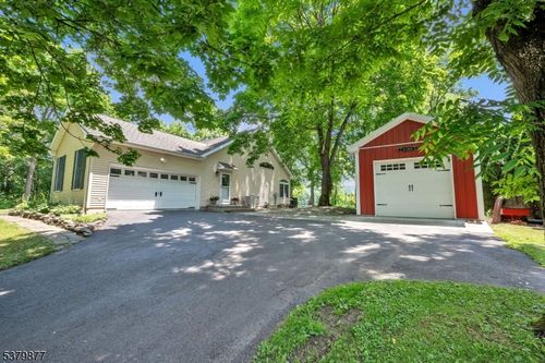 7 Old Farm Rd, Stewartsville, NJ, 08886-3109 | Card Image