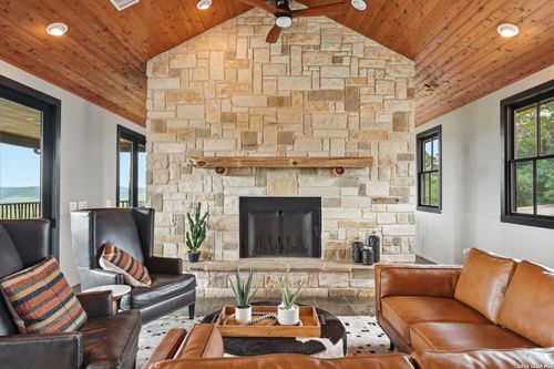 411 S Ridge Dr, Concan, TX, 78838 | Card Image