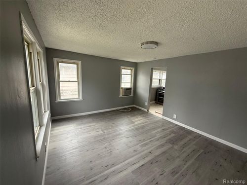 6460 Oak St, Taylor, MI, 48180-1744 | Card Image