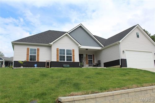 10577 Village Ln, Foristell, MO, 63348-2550 | Card Image