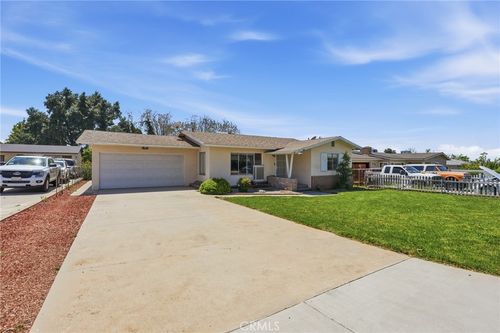 183 E County Line Rd, Calimesa, CA, 92320-1343 | Card Image