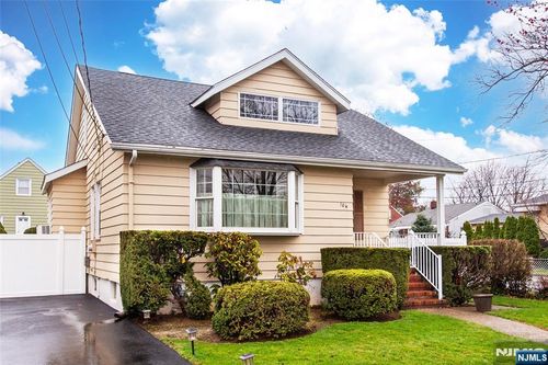 104 Stone St, Maywood, NJ, 07607-1240 | Card Image