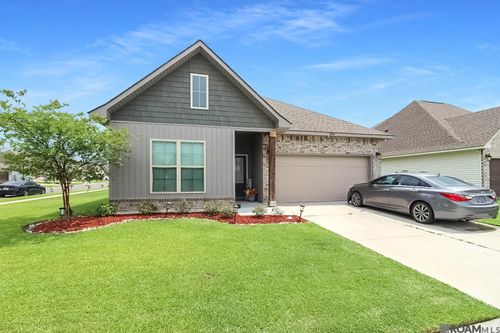 39519 Park Fair Dr, Gonzales, LA, 70737-6375 | Card Image
