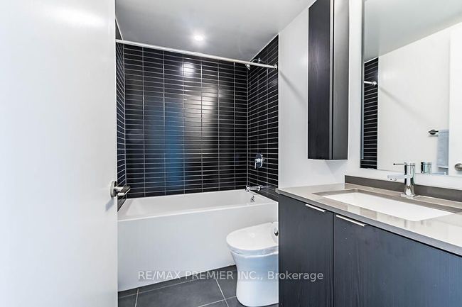 1620 - 86 Dundas St E, Condo with 2 bedrooms, 2 bathrooms and null parking in Mississauga ON | Image 16