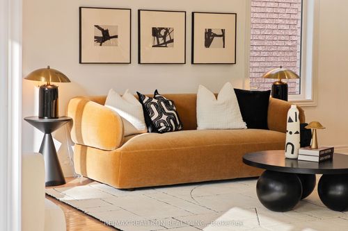 6 Renberg Dr, Markham, ON, L6C1Y5 | Card Image