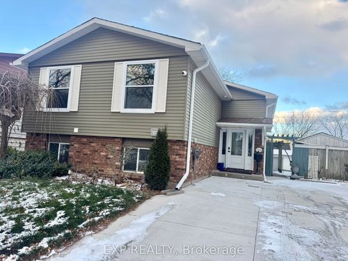 {{alt}} | Card Image