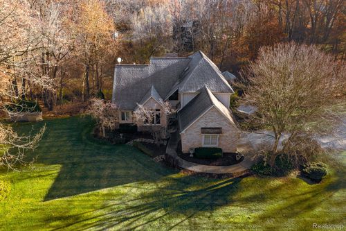 2321 Pine Hollow Trl, Brighton, MI, 48114-8960 | Card Image